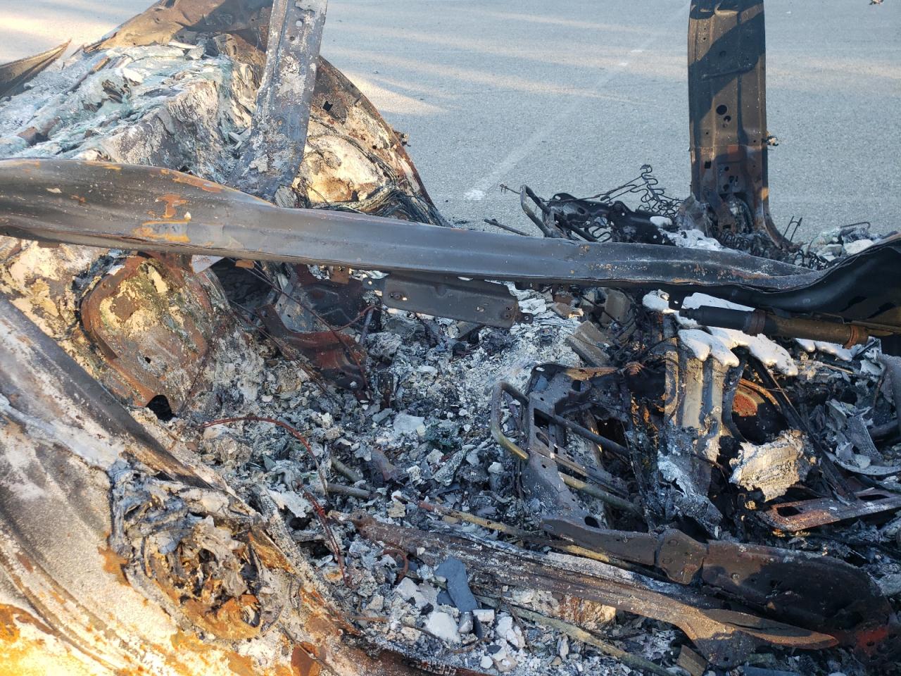 2009 BMW 7er VIN WBAKB83519CY61804 Copart auction photo, burn damage thumbnail 10