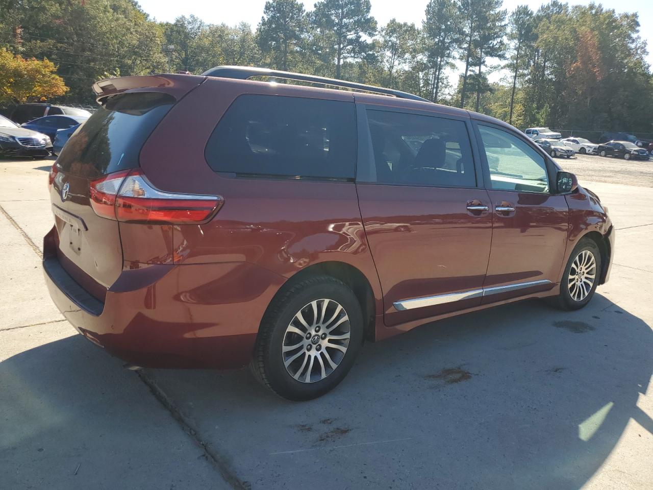 2018 Toyota Sienna VIN 5TDYZ3DC1JS964054 Copart auction photo, front end damage thumbnail 3