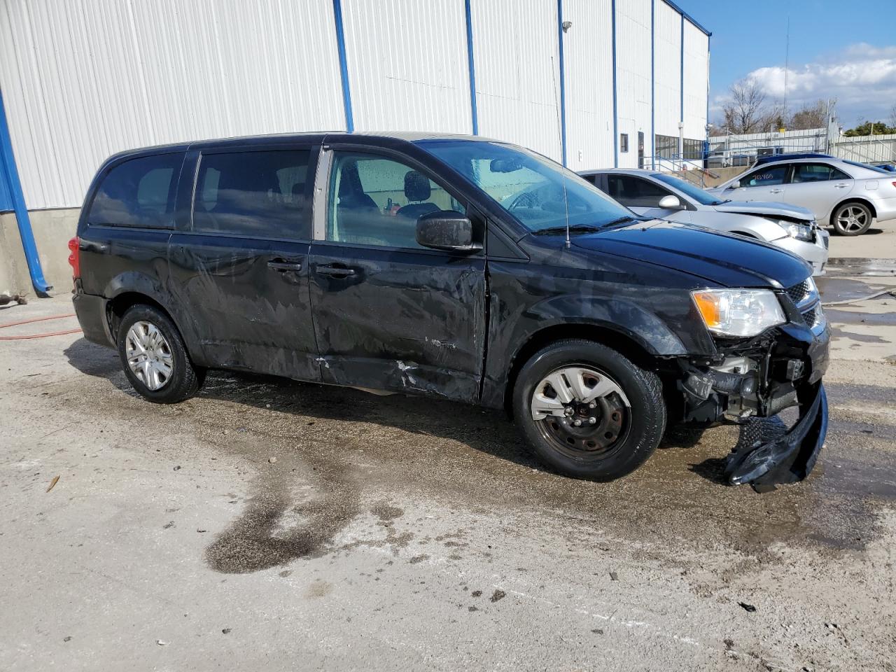 2016 Dodge Caravan VIN 2C4RDGBG4GR374495 Copart auction photo, side / front end damage thumbnail 4
