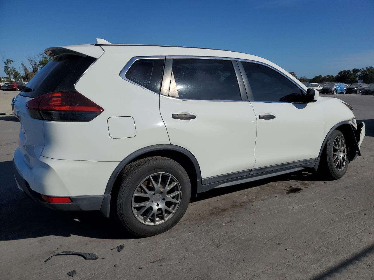 2018 Nissan Rogue VIN 5N1AT2MTXJC721532 Copart auction photo, front end / side damage thumbnail 3