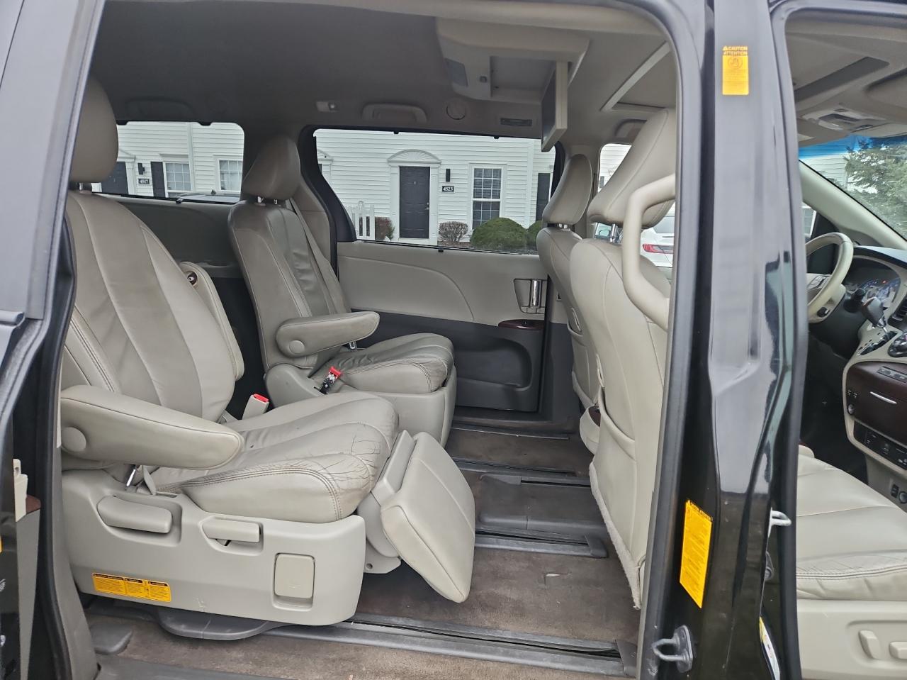 2013 Toyota Sienna VIN 5TDDK3DC7DS064539 Copart auction photo, normal wear / minor dent/scratches damage thumbnail 6