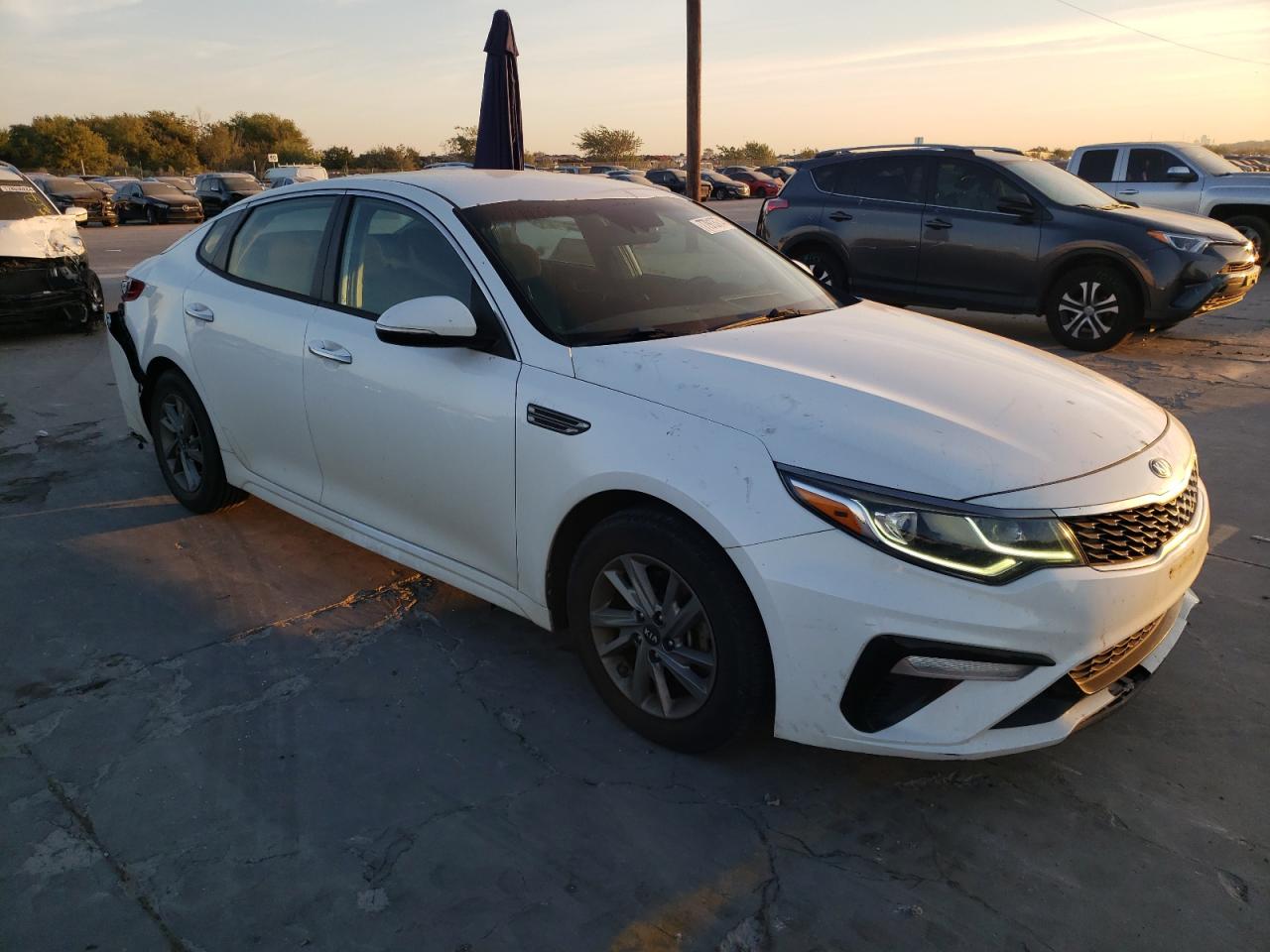 2019 KIA Optima VIN 5XXGT4L30KG299686 Copart auction photo, rear end / minor dent/scratches damage thumbnail 4