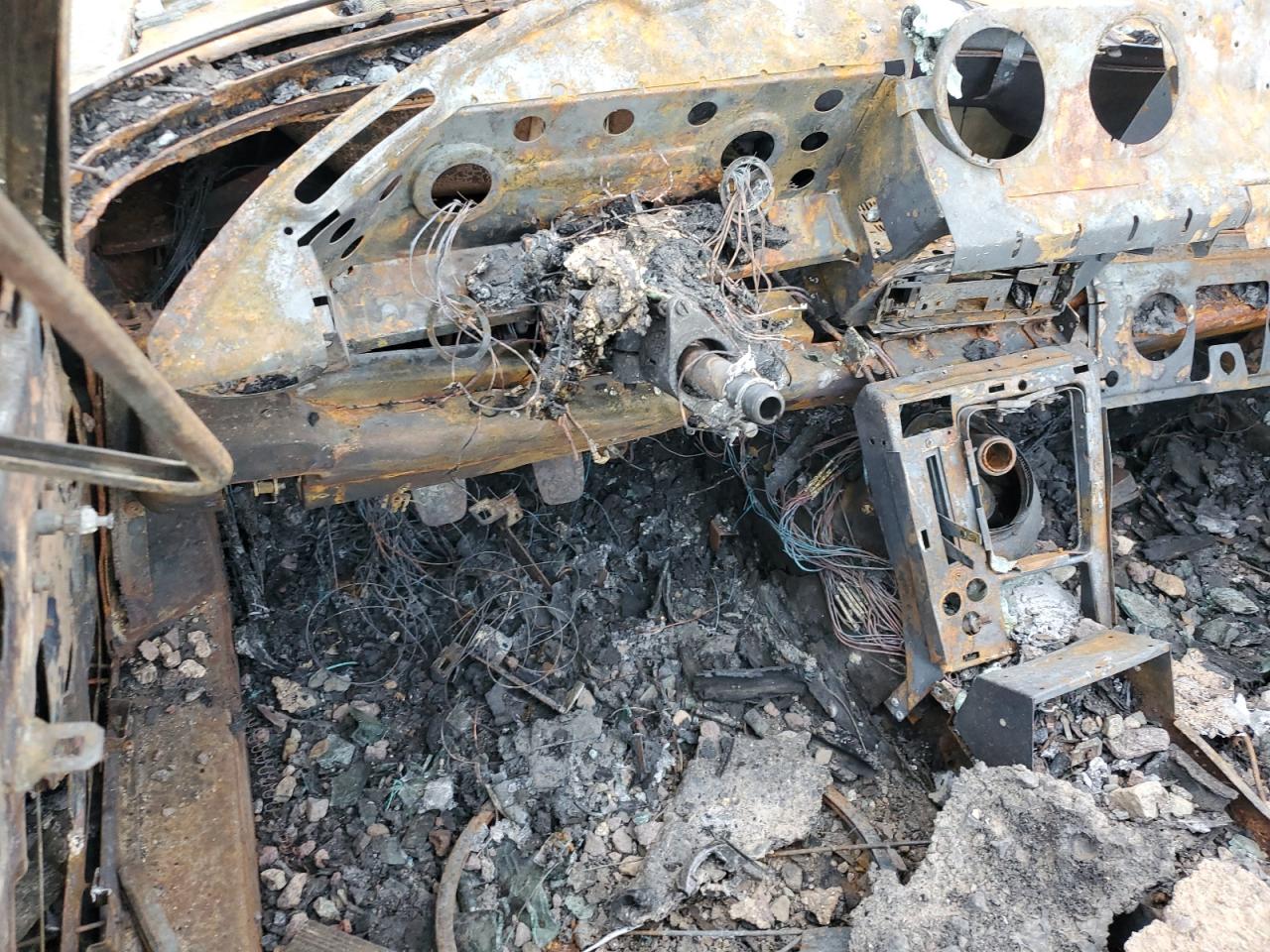 1988 Alfa Romeo Spider VIN ZARBA5585J1058172 Copart auction photo, burn damage thumbnail 9