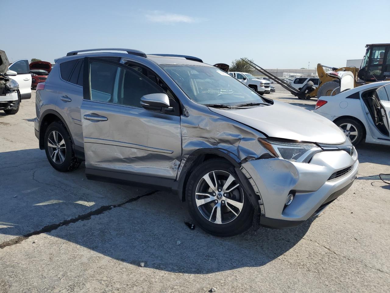 2018 Toyota RAV 4 VIN JTMRFREV0JD241694 Copart auction photo, front end / side damage thumbnail 4
