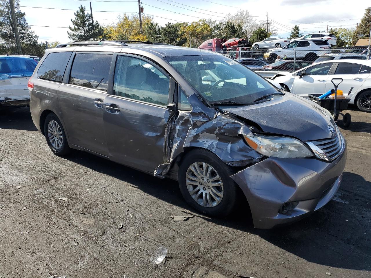 2014 Toyota Sienna VIN 5TDYK3DC8ES457727 Copart auction photo, front end damage thumbnail 4