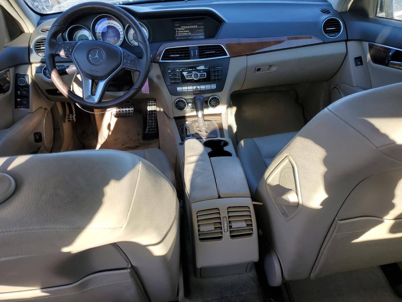 2012 Mercedes-Benz C-klasse VIN WDDGF8BB7CF877926 Copart auction photo, front end / minor dent/scratches damage thumbnail 8