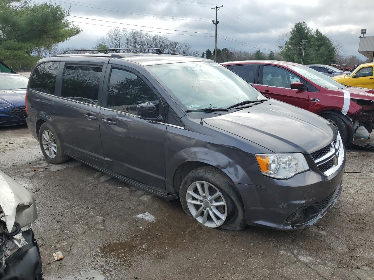 2018 Dodge Caravan VIN 2C4RDGCG4JR159558 Copart auction photo, vandalism damage thumbnail 4