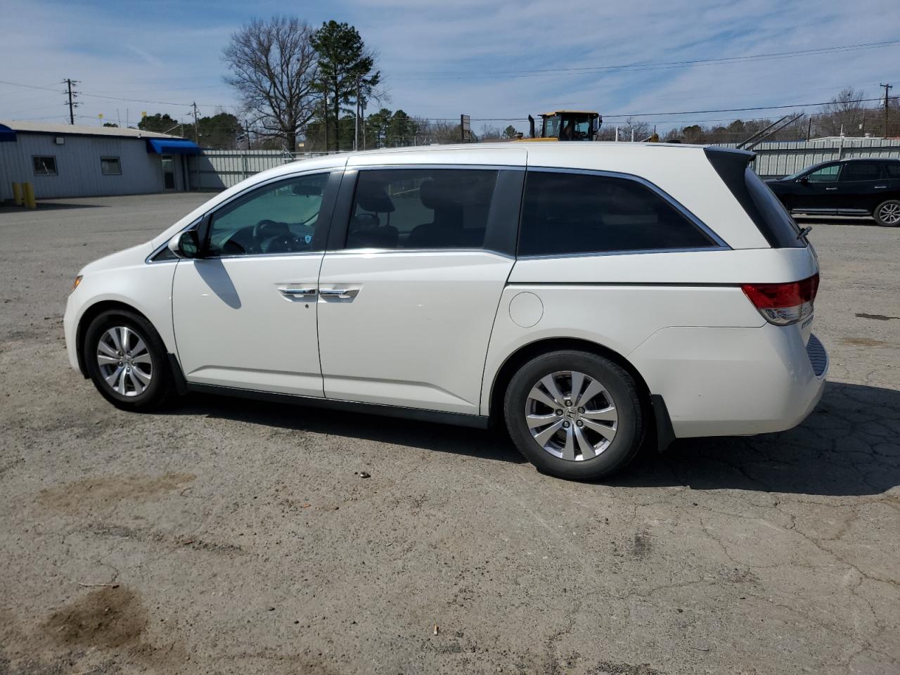 2016 Honda Odyssey VIN 5FNRL5H30GB117471 Copart auction photo, front end / minor dent/scratches damage thumbnail 2