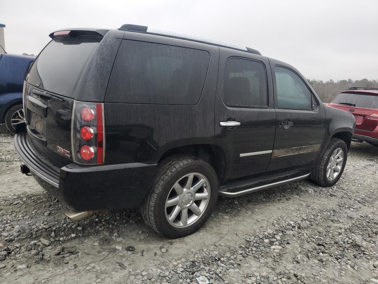 2009 GMC Yukon VIN 1GKFC03239R227162 Copart auction photo, front end / side damage thumbnail 3