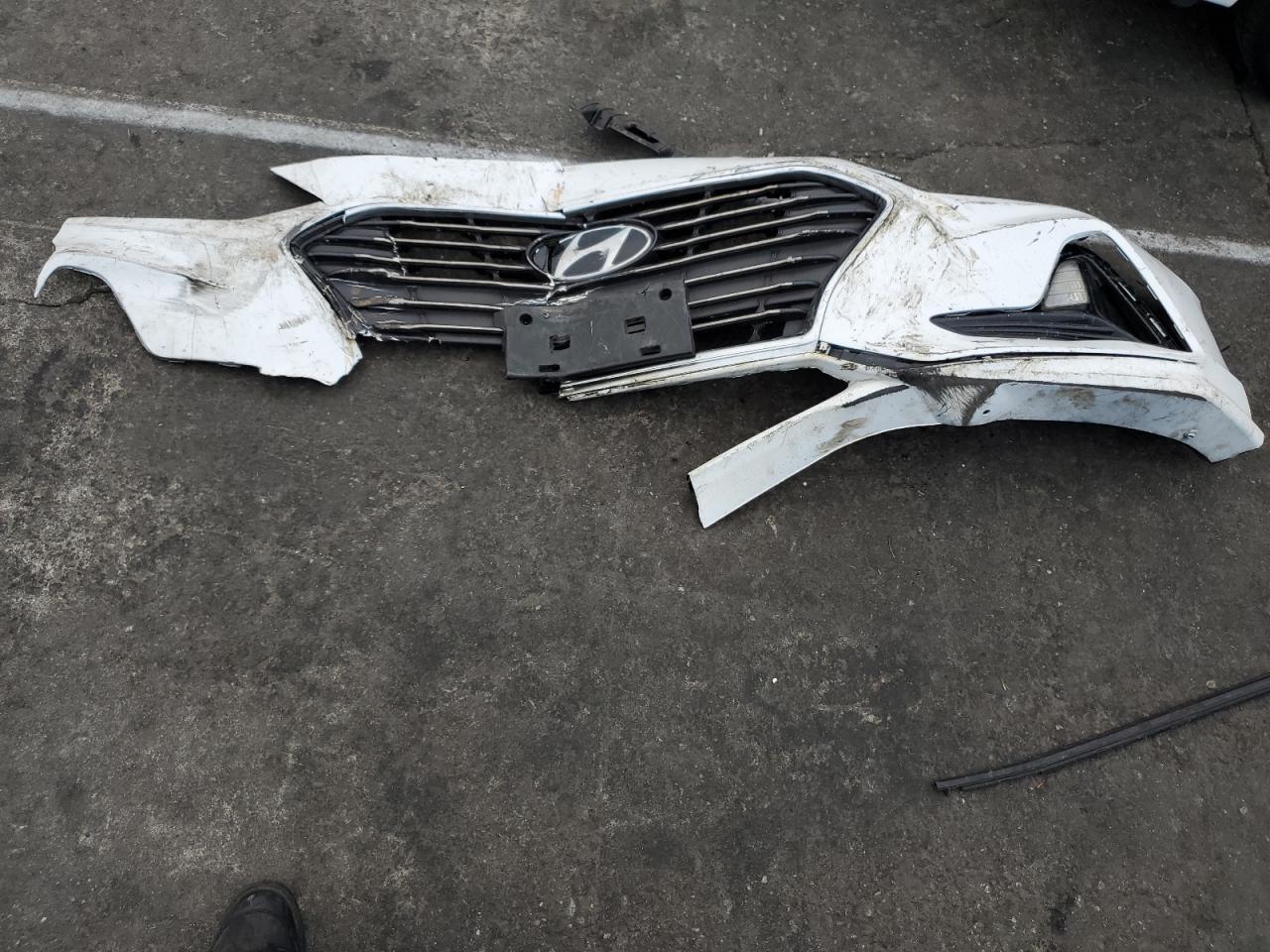 2019 Hyundai Sonata VIN 5NPE24AF0KH730040 Copart auction photo, vandalism / stripped damage thumbnail 12