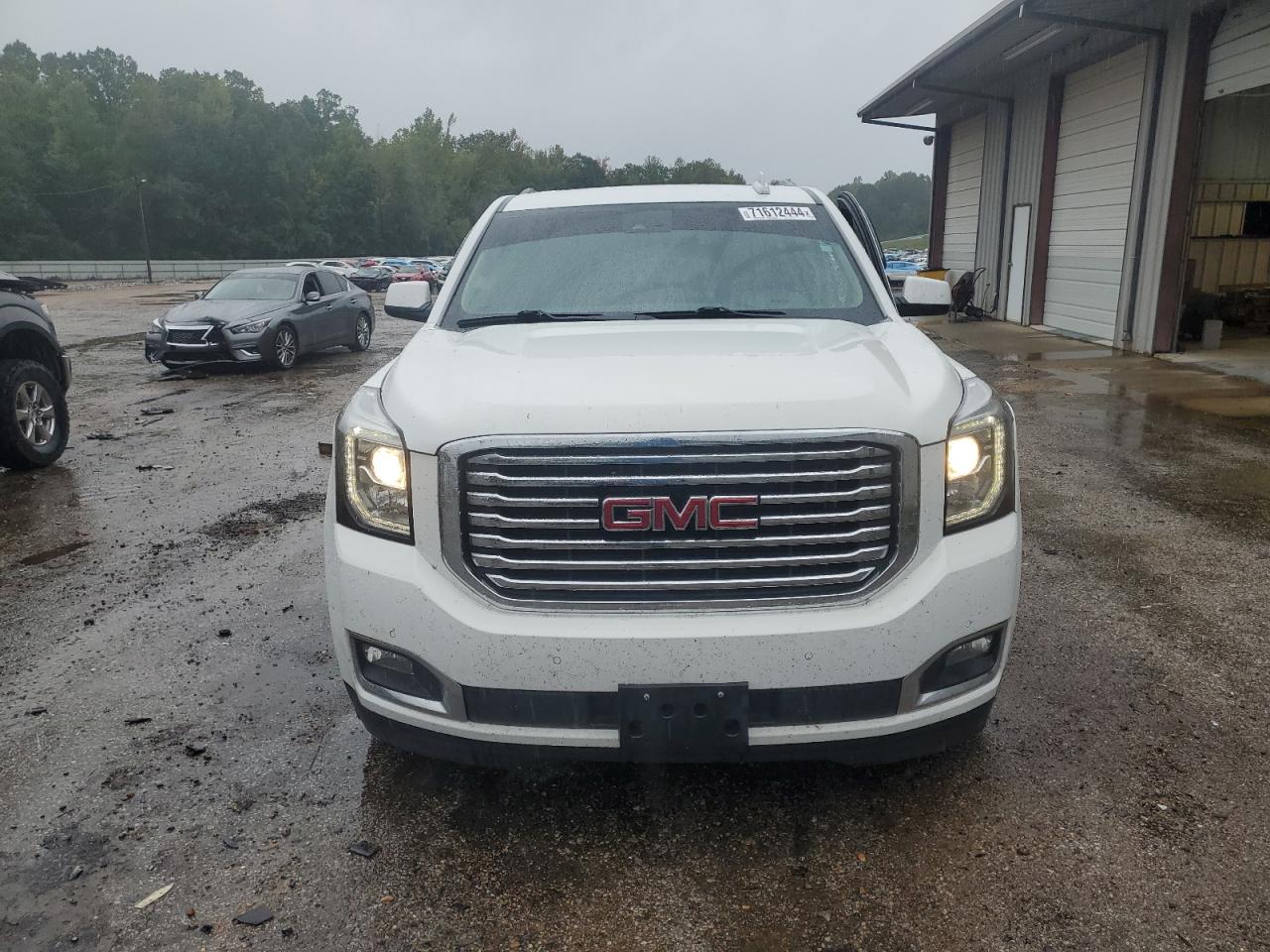 2018 GMC Yukon VIN 1GKS1BKC0JR128135 Copart auction photo, side damage thumbnail 5