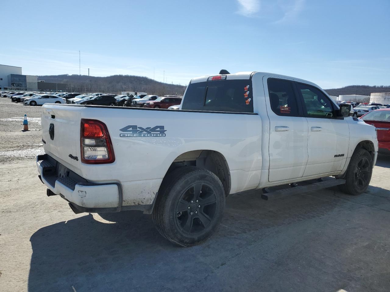 2020 RAM 1500 VIN 1C6SRFBT5LN318414 Copart auction photo, side / front end damage thumbnail 3