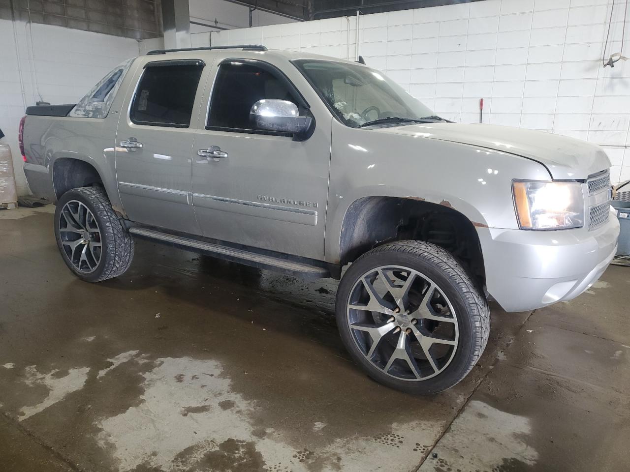 2009 Chevrolet Avalanche VIN 3GNFK32059G175945 Copart auction photo, minor dent/scratches damage thumbnail 4