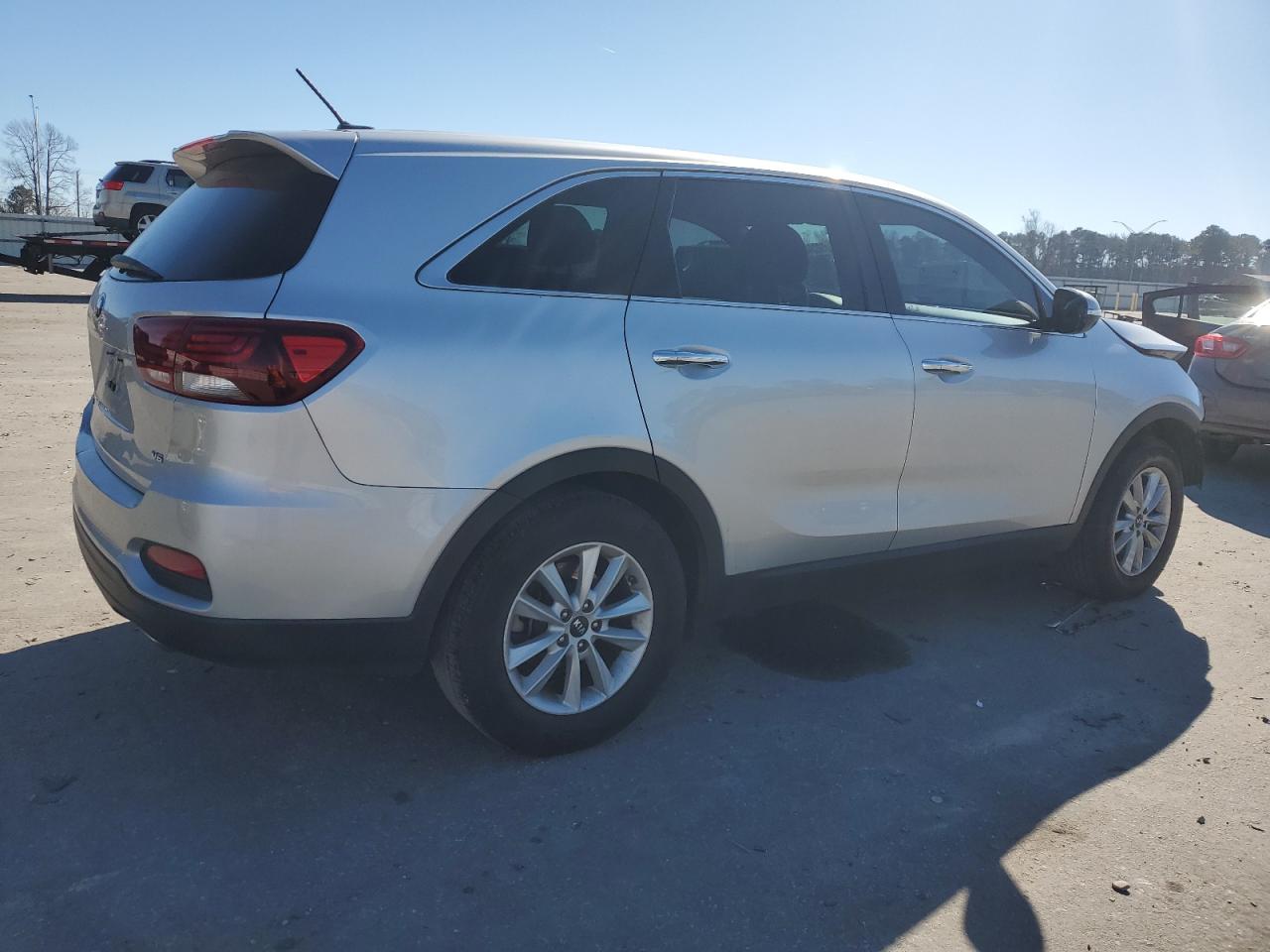 2019 KIA Sorento VIN 5XYPG4A56KG511897 Copart auction photo, front end / rear end damage thumbnail 3