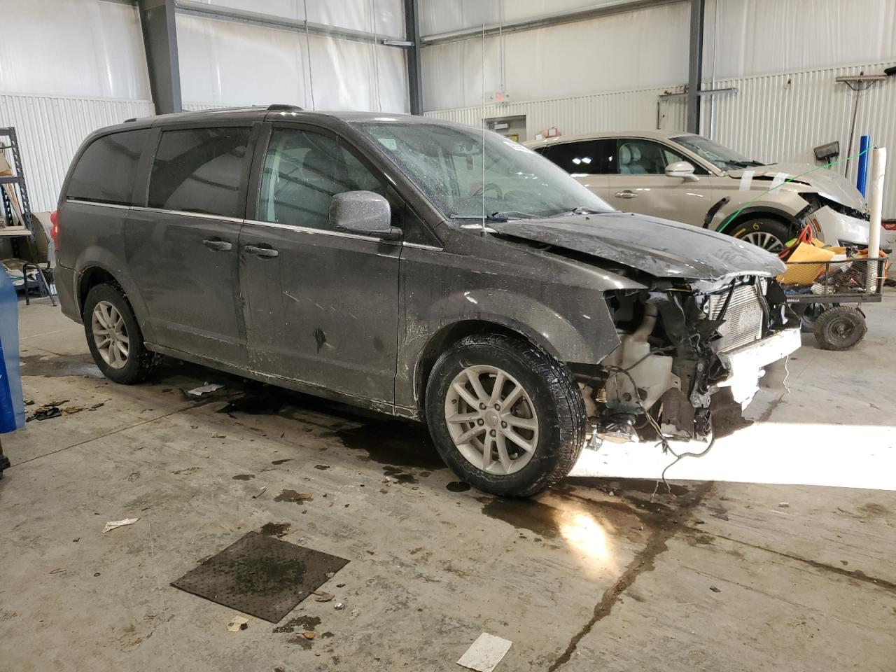2018 Dodge Caravan VIN 2C4RDGCG5JR204989 Copart auction photo, front end / hail damage thumbnail 4