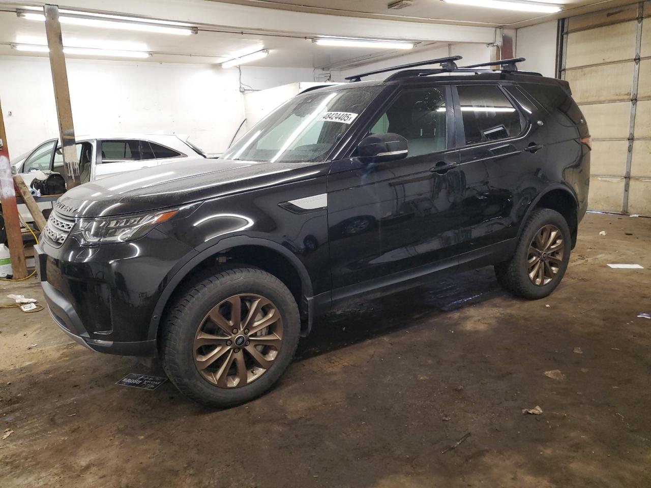 2017 Land Rover Discovery VIN SALRRBBK9HA014713 - Copart auction photo