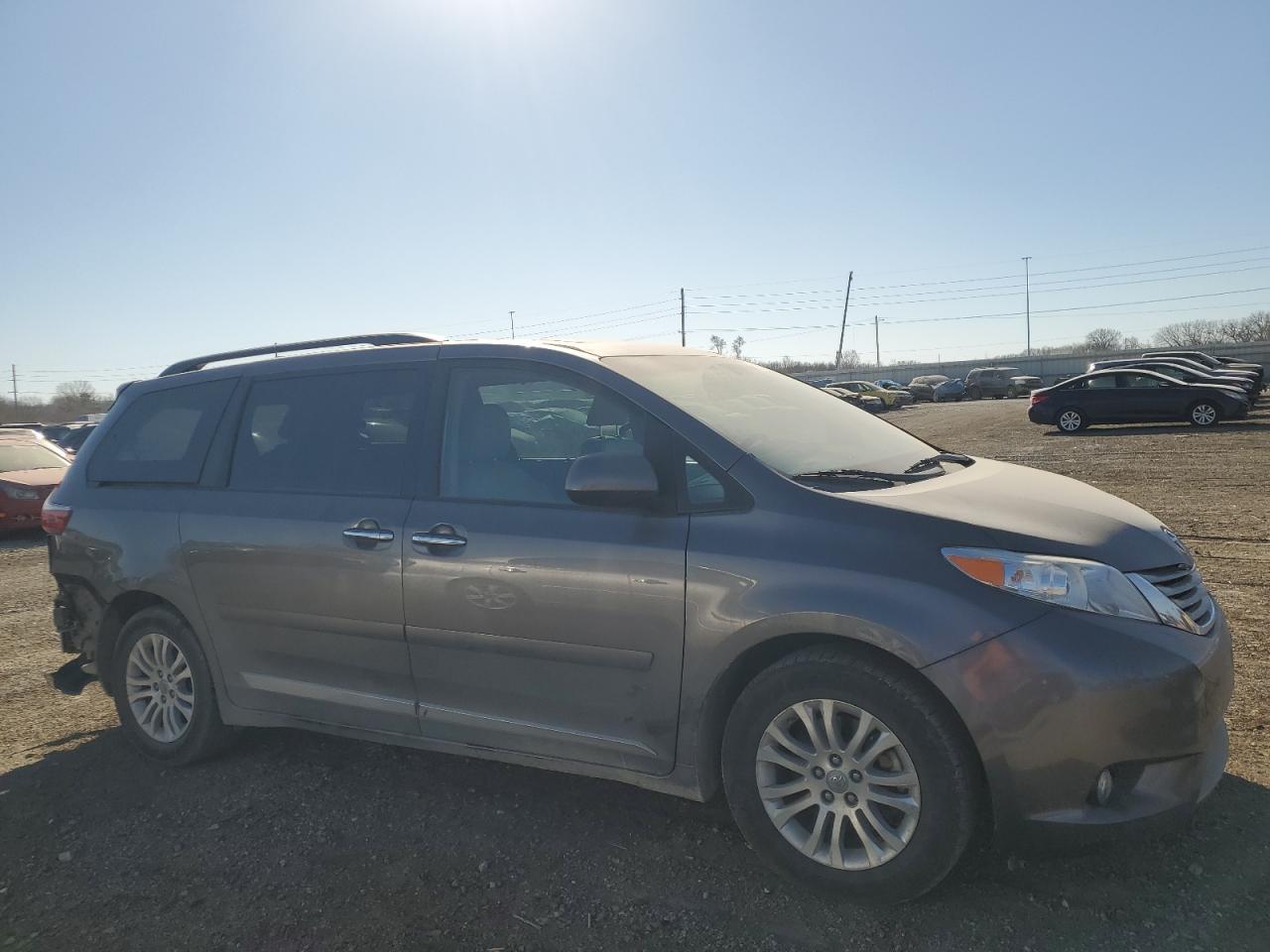 2017 Toyota Sienna VIN 5TDYZ3DC8HS880422 Copart auction photo, rear end damage thumbnail 4
