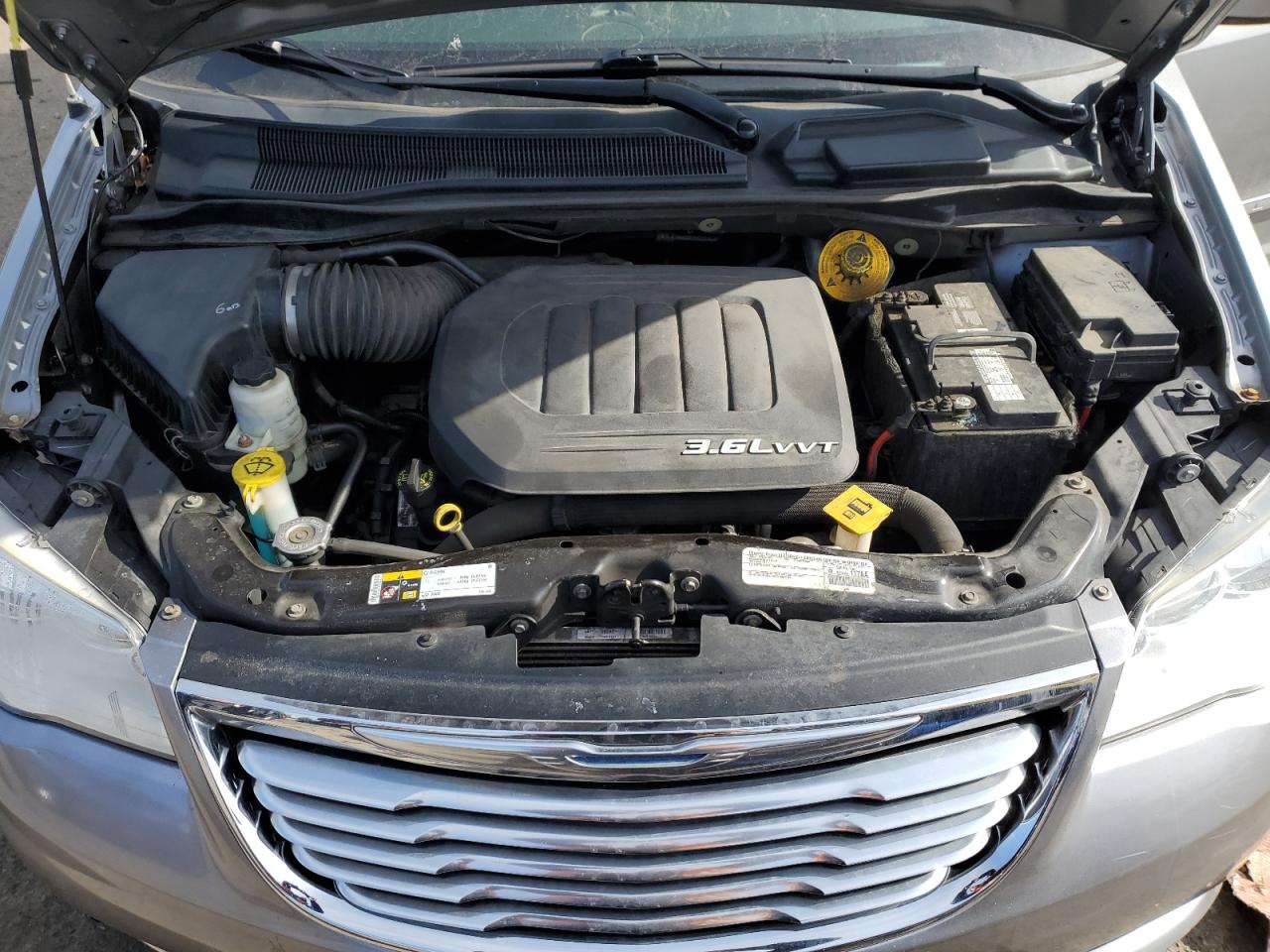 2015 Chrysler Town & Country VIN 2C4RC1BG0FR582887 Copart auction photo, front end damage thumbnail 13