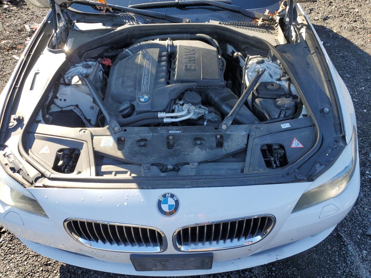 2011 BMW 5er VIN WBAFU7C55BC439949 Copart auction photo, rear end damage thumbnail 11