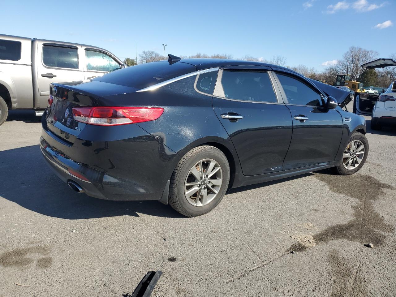 2016 KIA Optima VIN 5XXGT4L1XGG046607 Copart auction photo, front end / side damage thumbnail 3