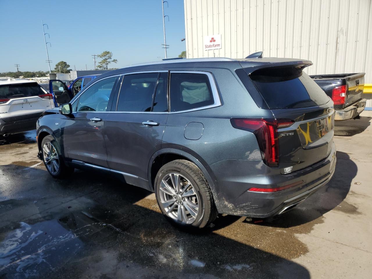 2020 Cadillac XT6 VIN 1GYKPCRS1LZ156522 Copart auction photo, front end damage thumbnail 2