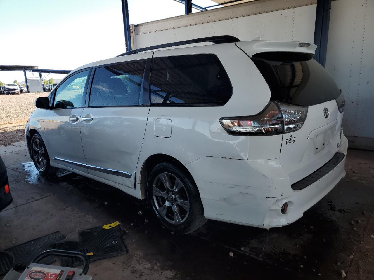 2019 Toyota Sienna VIN 5TDEZ3DC4KS216015 Copart auction photo, front end / rear end damage thumbnail 2