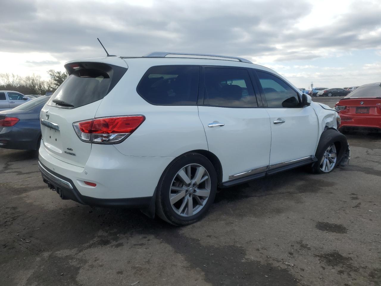 2016 Nissan Pathfinder VIN 5N1AR2MM1GC611386 Copart auction photo, front end / rear end damage thumbnail 3