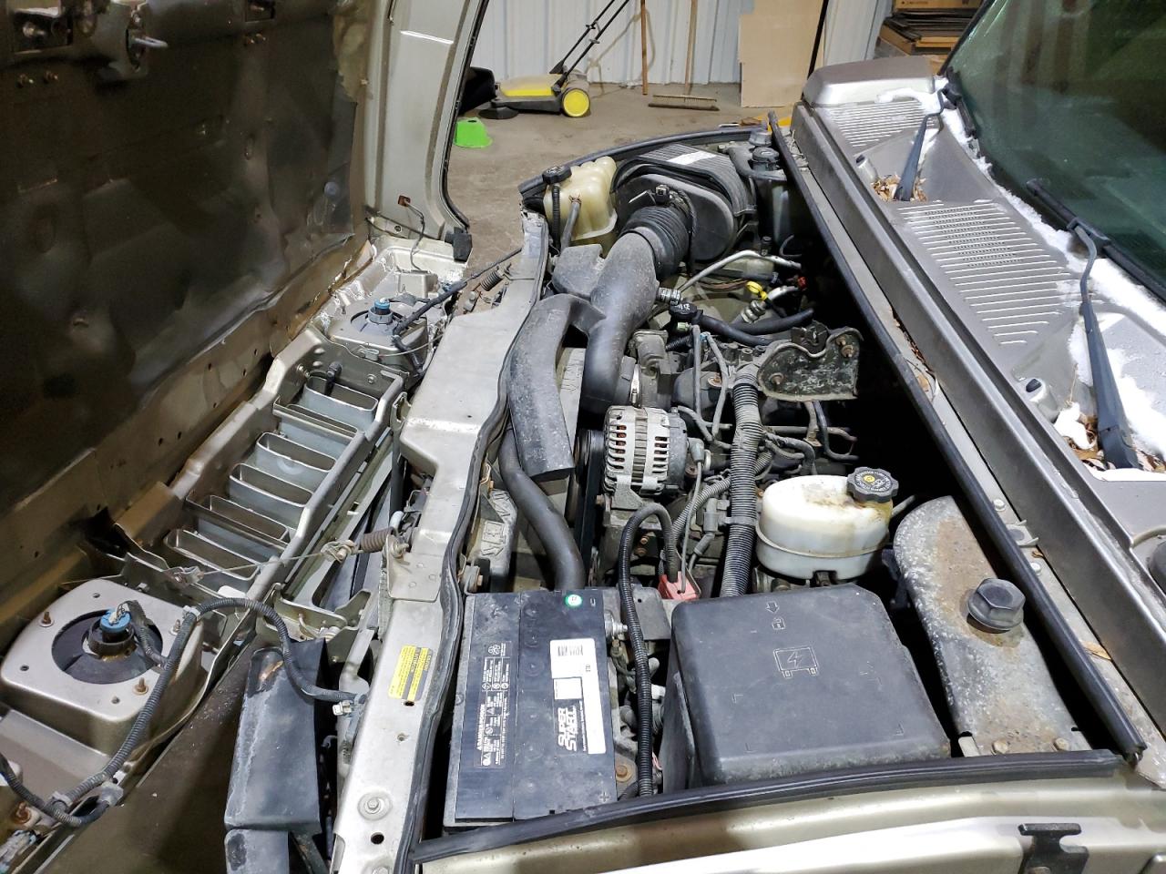 2004 Hummer H2 VIN 5GRGN23U94H110447 Copart auction photo, front end damage thumbnail 12