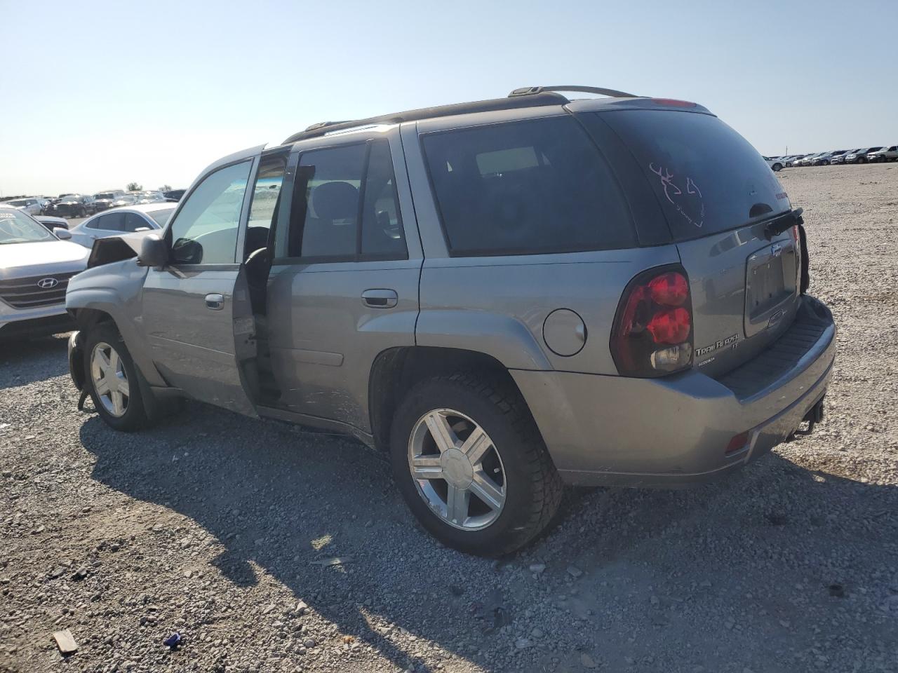2008 Chevrolet TrailBlazer VIN 1GNDT13SX82104546 Copart auction photo, front end damage thumbnail 2