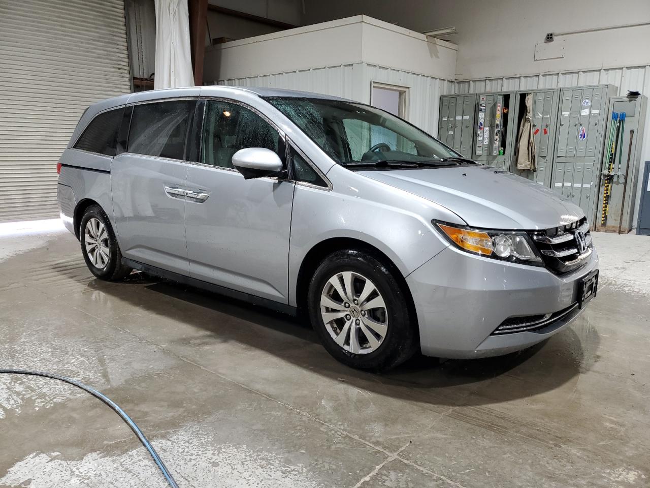 2017 Honda Odyssey VIN 5FNRL5H39HB008640 Copart auction photo, side / rear end damage thumbnail 4