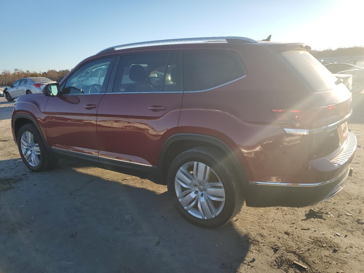2019 Volkswagen Atlas VIN 1V2ER2CA1KC562937 Copart auction photo, side / rear end damage thumbnail 2