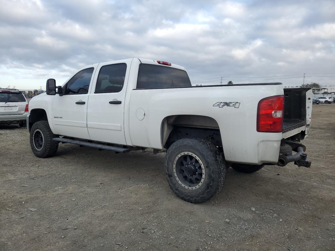 2008 Chevrolet Silverado VIN 1GCHK23688F100431 Copart auction photo, rear end damage thumbnail 2