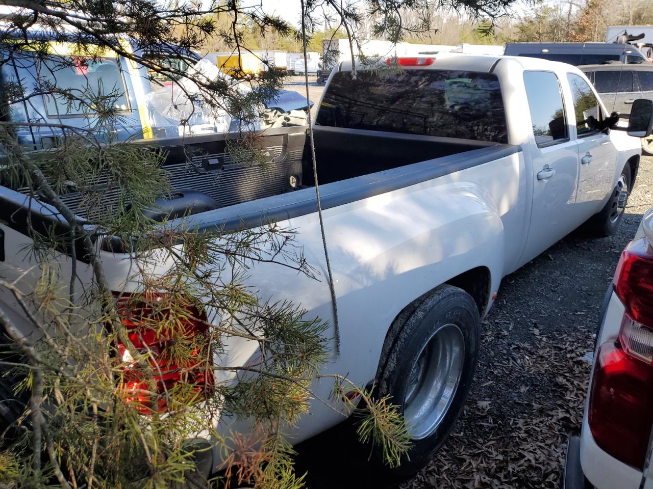 2009 GMC Sierra VIN 1GTJC73609F150902 Copart auction photo, burn - engine damage thumbnail 3