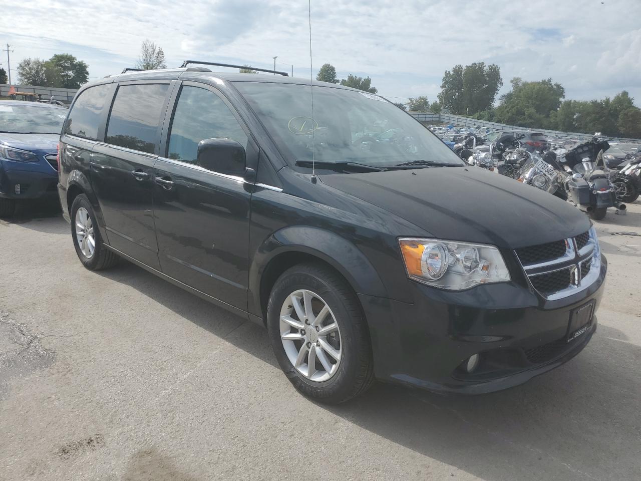 2018 Dodge Caravan VIN 2C4RDGCGXJR265478 Copart auction photo, side / front end damage thumbnail 4