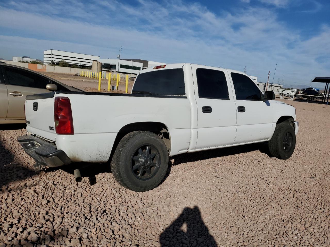 2005 GMC Sierra VIN 2GTEC13T751159554 Copart auction photo, rear end / front end damage thumbnail 3