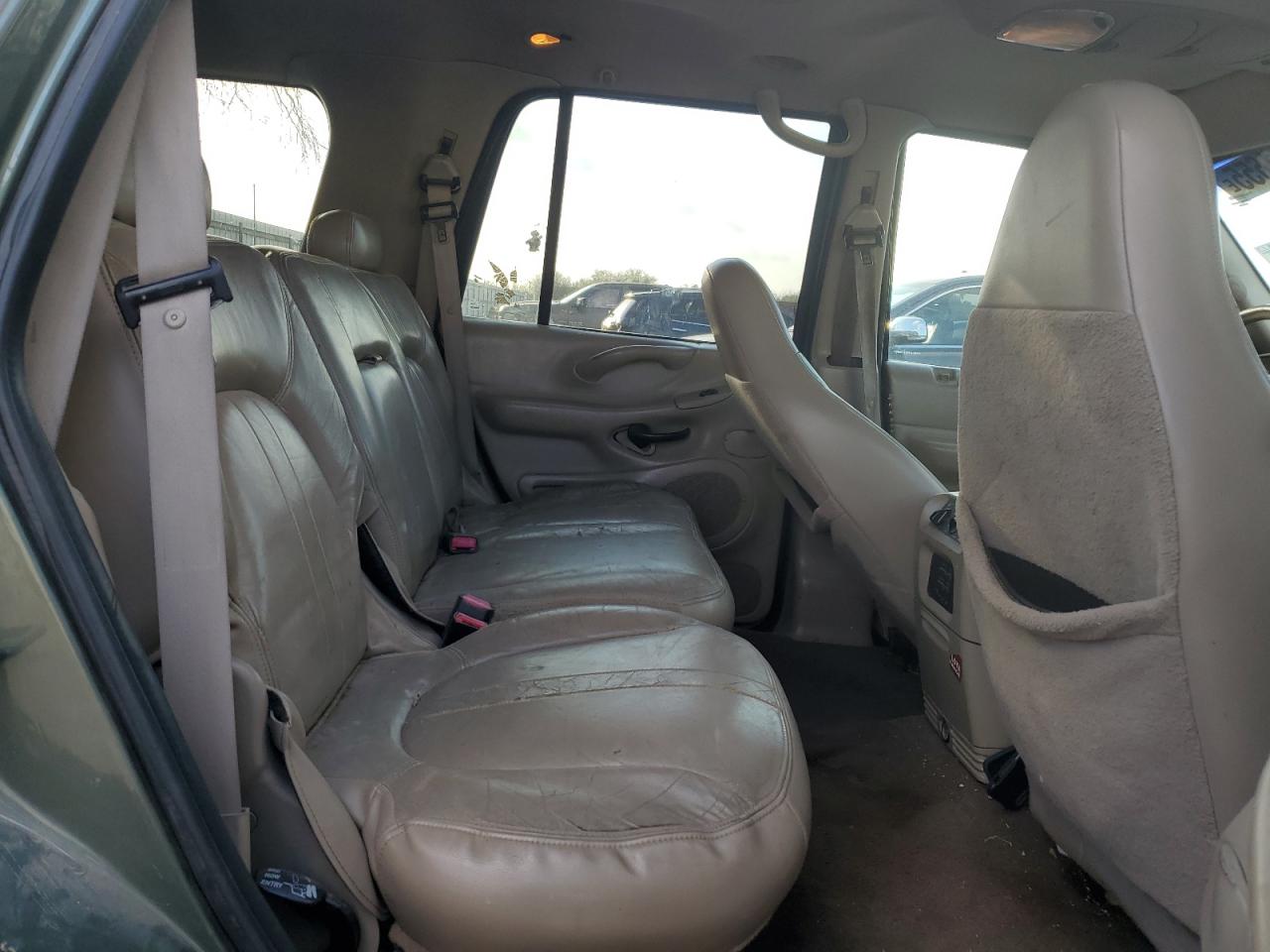 2000 Ford Expedition VIN 1FMRU1763YLB60424 Copart auction photo, front end / minor dent/scratches damage thumbnail 11