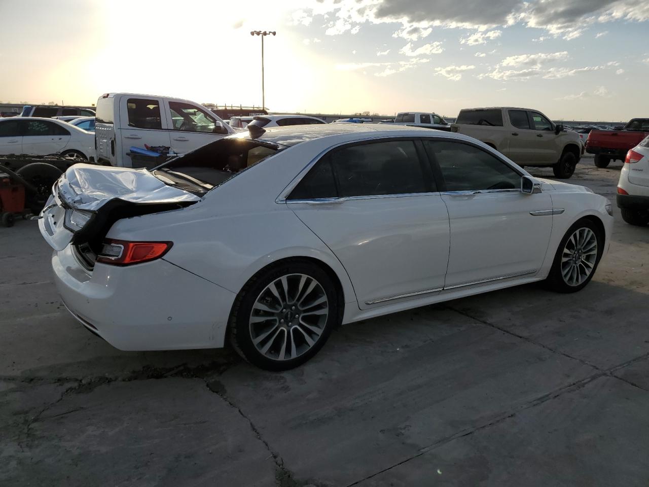 2019 Lincoln Continental VIN 1LN6L9RP9K5603701 Copart auction photo, rear end damage thumbnail 3