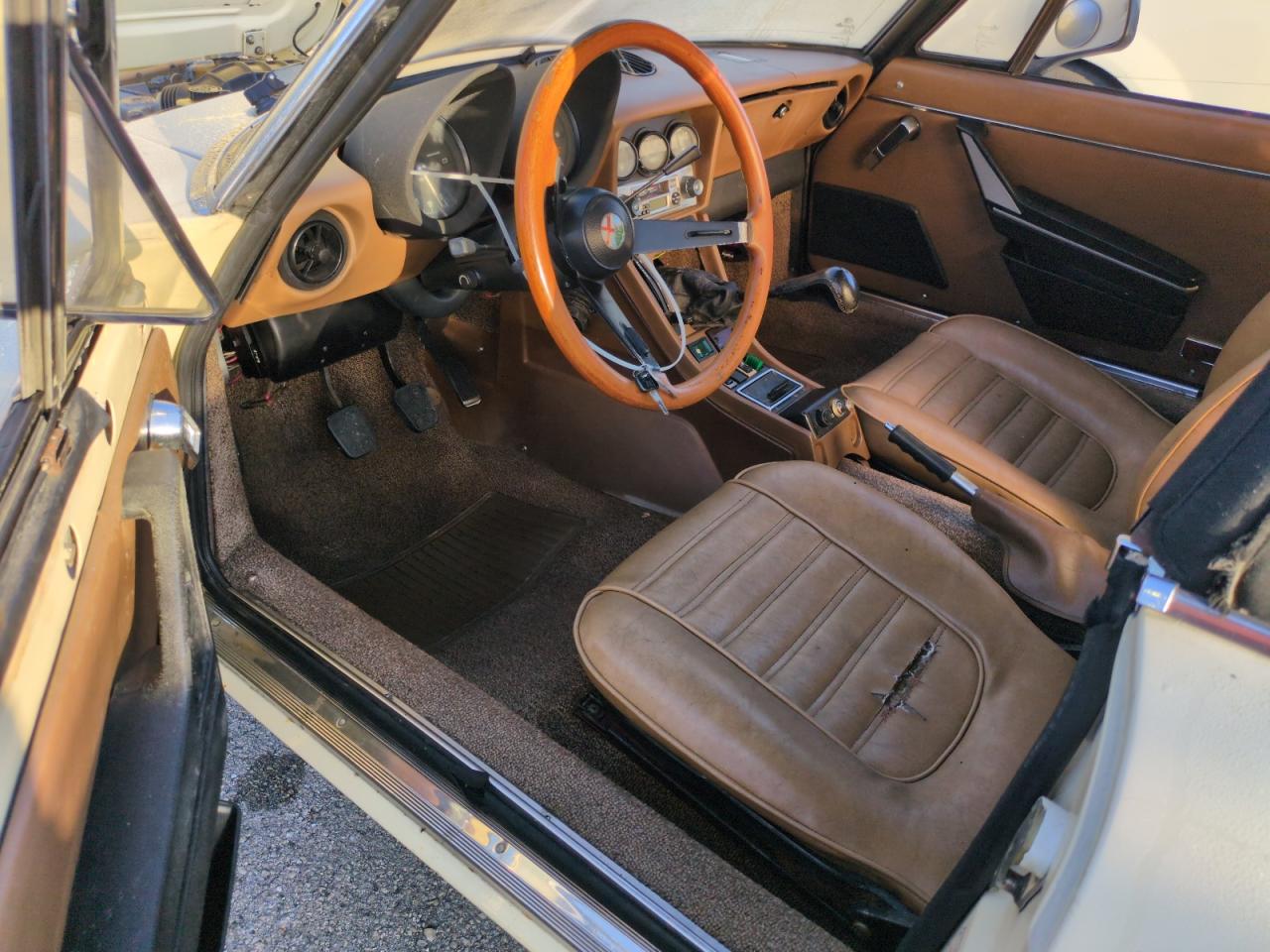 1982 Alfa Romeo Giulia VIN ZARBA5414C1014655 Copart auction photo, water/flood damage thumbnail 8