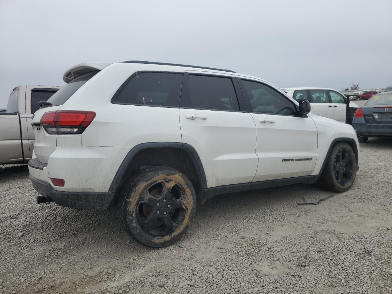 2018 Jeep Grand Cherokee VIN 1C4RJFAGXJC383660 Copart auction photo, front end damage thumbnail 3
