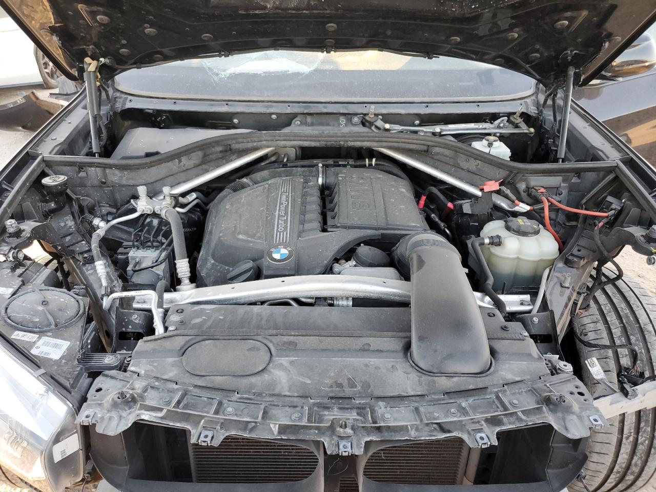 2018 BMW X5 VIN 5UXKR2C53J0Z20433 Copart auction photo, vandalism / front end damage thumbnail 12