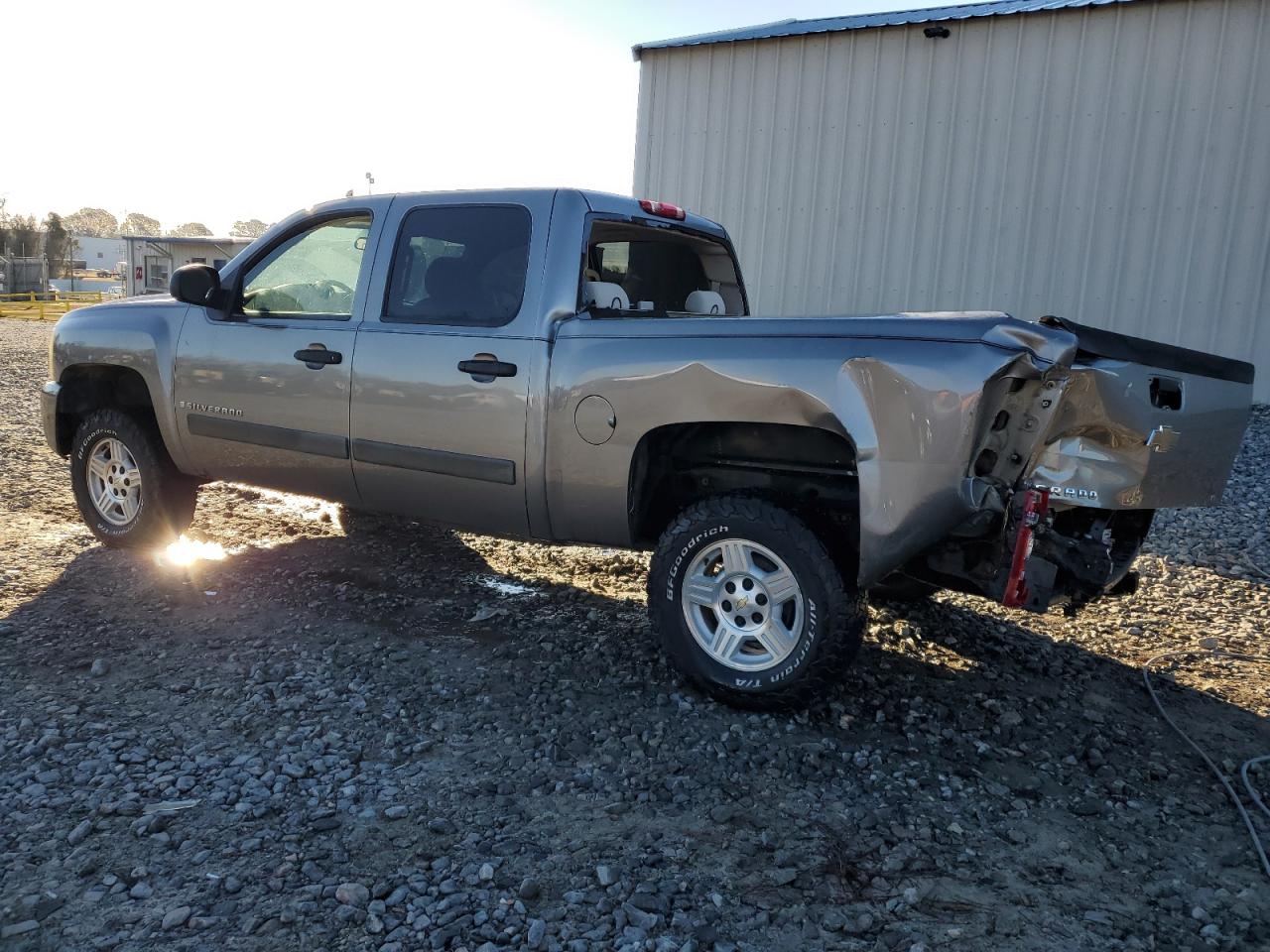 2007 Chevrolet Silverado VIN 2GCEC13J771554139 Copart auction photo, rear end / side damage thumbnail 2