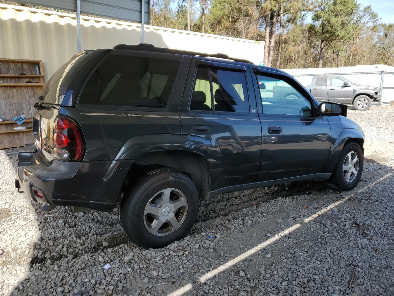 2004 Chevrolet TrailBlazer VIN 1GNDS13S442162990 Copart auction photo, all over damage thumbnail 3