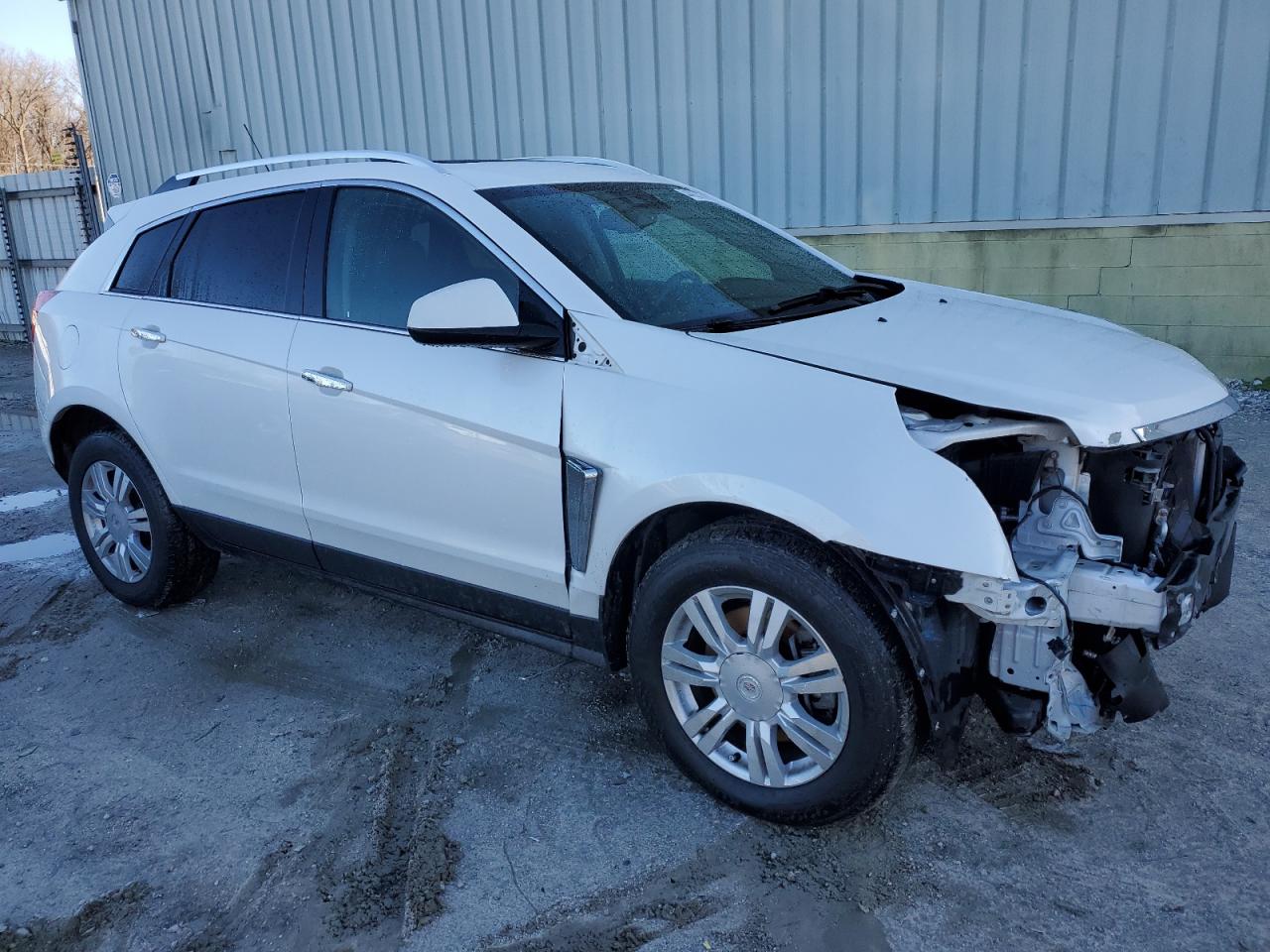 2015 Cadillac SRX VIN 3GYFNBE34FS558665 Copart auction photo, front end / minor dent/scratches damage thumbnail 4