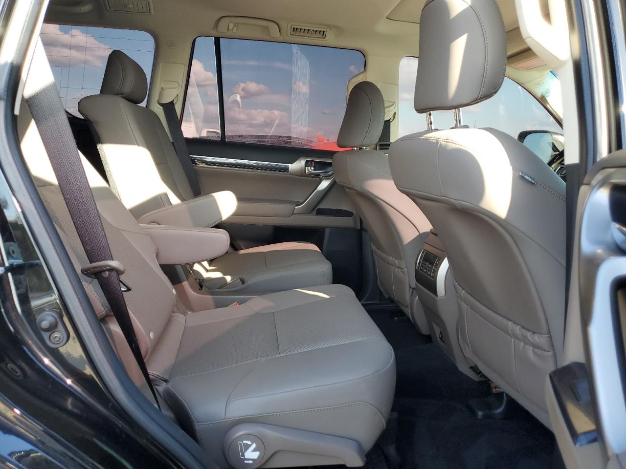 2021 Lexus GX VIN JTJAM7BX9M5298095 Copart auction photo, water/flood / minor dent/scratches damage thumbnail 11
