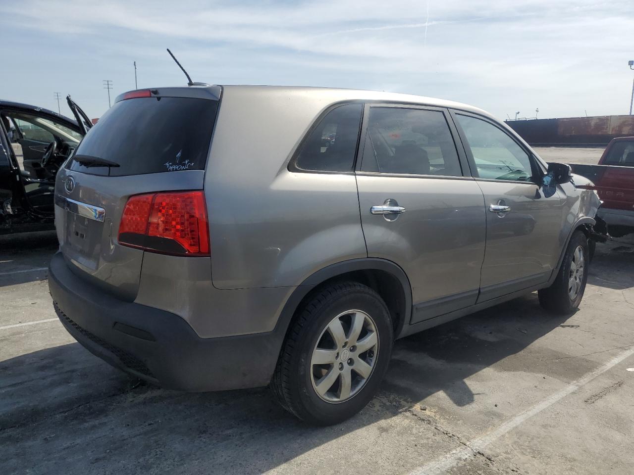 2011 KIA Sorento VIN 5XYKT3A17BG187212 Copart auction photo, vandalism / front end damage thumbnail 3