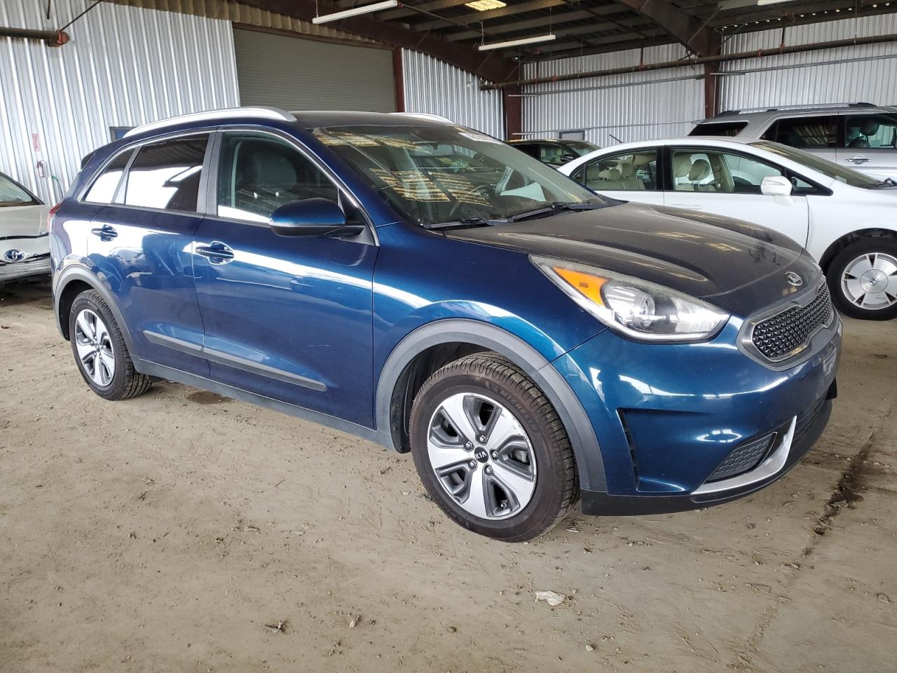 2017 KIA Niro VIN KNDCB3LC3H5056429 Copart auction photo, minor dent/scratches / top/roof damage thumbnail 4