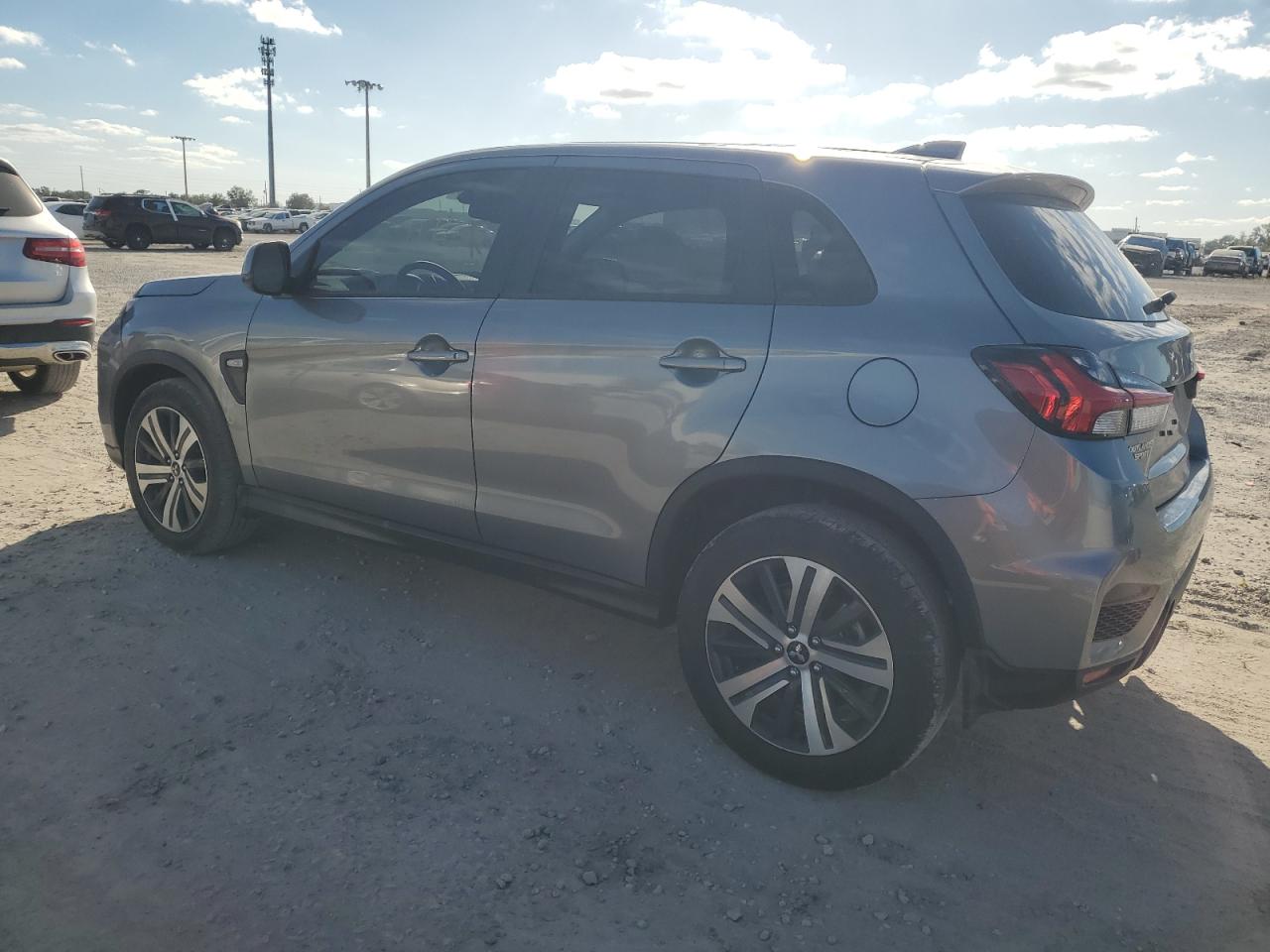2024 Mitsubishi Outlander VIN JA4ARUAU0RU011910 Copart auction photo, water/flood damage thumbnail 2