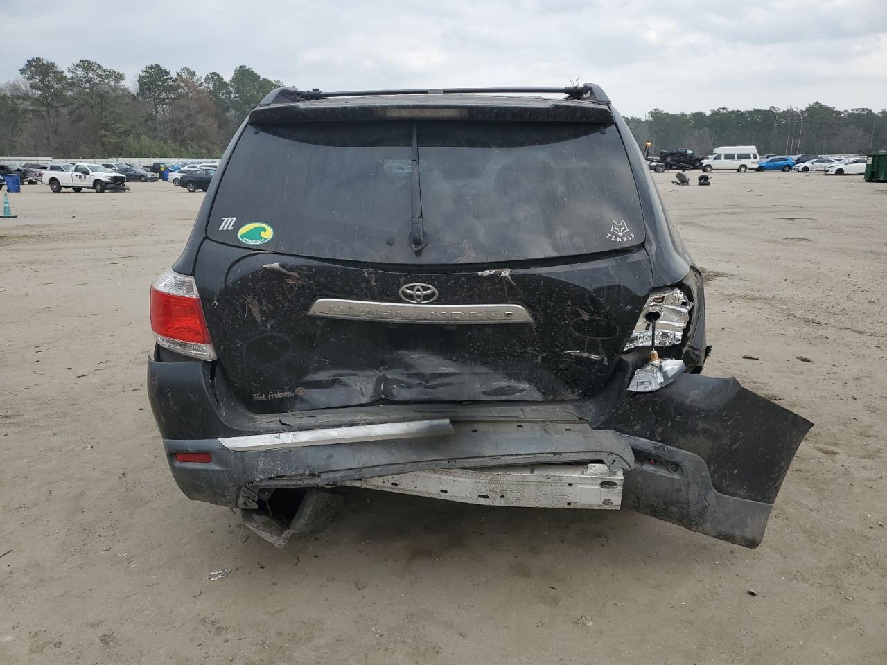 2011 Toyota Highlander VIN 5TDBK3EHXBS082452 Copart auction photo, rollover / all over damage thumbnail 6
