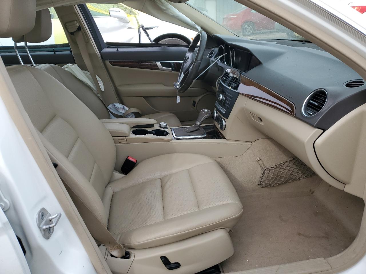 2014 Mercedes-Benz C-klasse VIN WDDGF8AB9ER316274 Copart auction photo, side / front end damage thumbnail 7