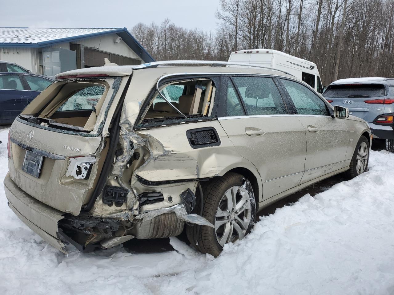 2011 Mercedes-Benz E-klasse VIN WDDHH8HB3BA268902 Copart auction photo, rear end / minor dent/scratches damage thumbnail 3